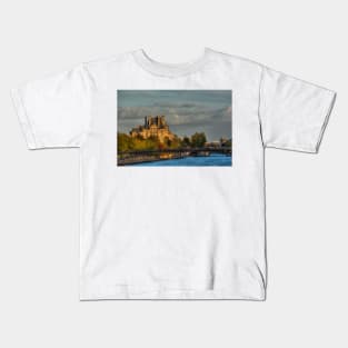 The Louvre Beneath A Parisian Sunset © Kids T-Shirt